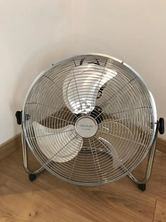 La Maison Bleue Βίλα Αρλ 0*,